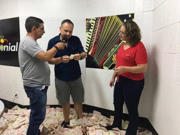 Rádio Colonial e Super Benedetti sortearam R$ 5 mil em dinheiro - foto 5