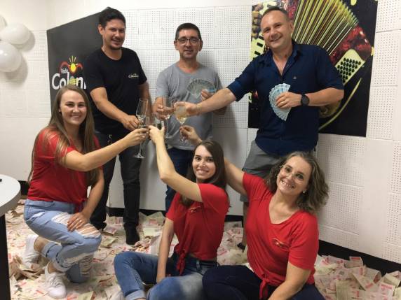 Rádio Colonial e Super Benedetti sortearam R$ 5 mil em dinheiro - foto 3