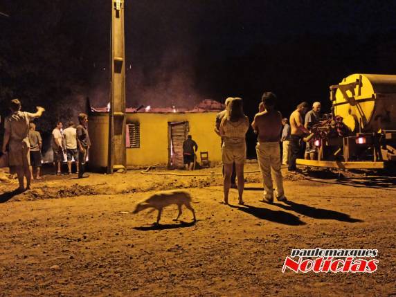 Homem morre carbonizado em incêndio em residente no interior de Porto Mauá - foto 2