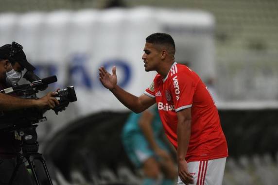 Colorado contou com gols de Caio Vidal e de Yuri Alberto para somar três pontos fora de casa
