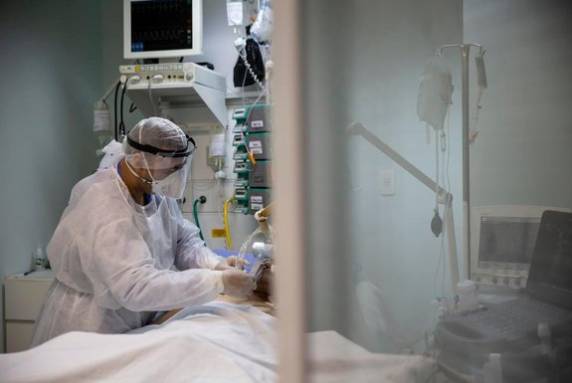 Perfil das vítimas segue a média de outras marcas trágicas da pandemia no país, com negros, homens e pessoas com 60 anos ou mais entre os óbitos mais frequentes, conforme os registros detalhados das notificações