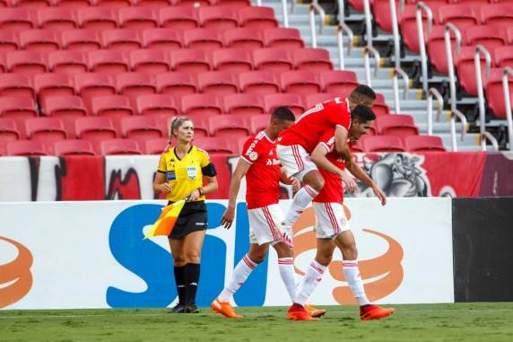 Colorado contou com gol de Praxedes para ganhar no Beira-Rio e colocar pressão no São Paulo
