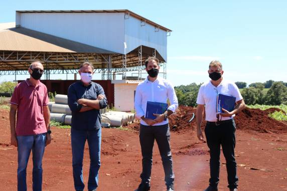 Chefe do Executivo esteve acompanhado pelo secretário de Obras