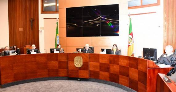 Conforme as descobertas do trio, foram 315 condenações, 85% delas por corrupção