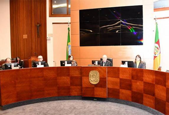Conforme as descobertas do trio, foram 315 condenações, 85% delas por corrupção