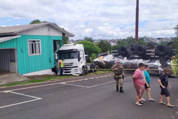 O motorista tentava voltar de ré em uma subida quando o acidente aconteceu