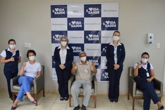 Primeiros profissionais da Unidade COVID do Hospital Vida & Saúde são vacinados - foto 3