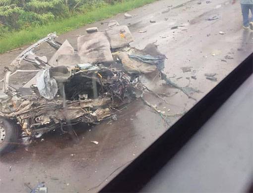 Colisão envolveu um carro, uma caminhonete e dois caminhões