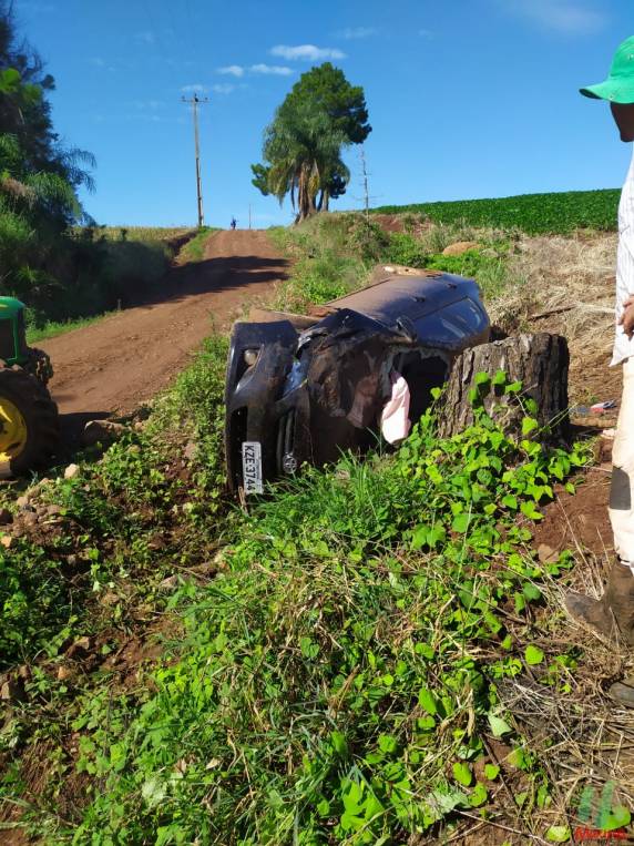 O acidente ocorreu inda na madrugada segundo informações, porém a vítima e o veículo foram encontrados somente no início da manhã deste sábado, dia 23