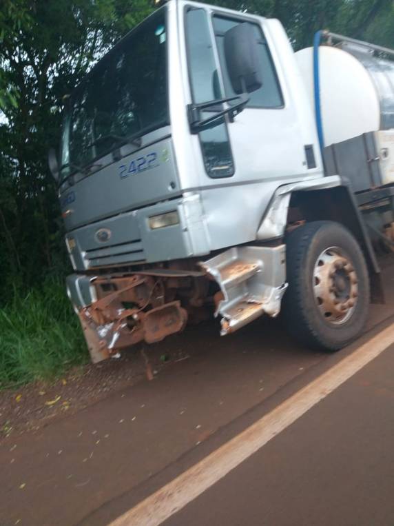 Colisão entre caminhões na ERS 342 Ijui/Catuipe deixa motorista ferido - foto 2