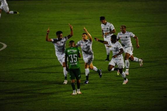 Com gol de Renato Cajá, o alviverde gaúcho bateu o rival por 1 a 0, em Campinas