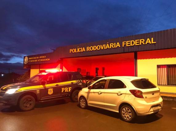 O veículo, roubado na região metropolitana, foi recuperado em Sarandi