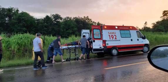 Motorista perde controle de veículo, sai da pista e capota na BR 392 em Guarani das Missões - foto 2