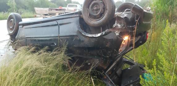 Motorista perde controle de veículo, sai da pista e capota na BR 392 em Guarani das Missões - foto 4