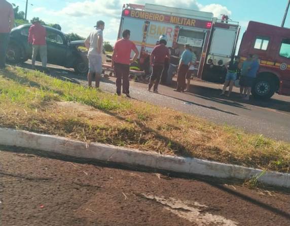 Acidente deixa dois feridos em trevo de Santa Rosa - foto 2