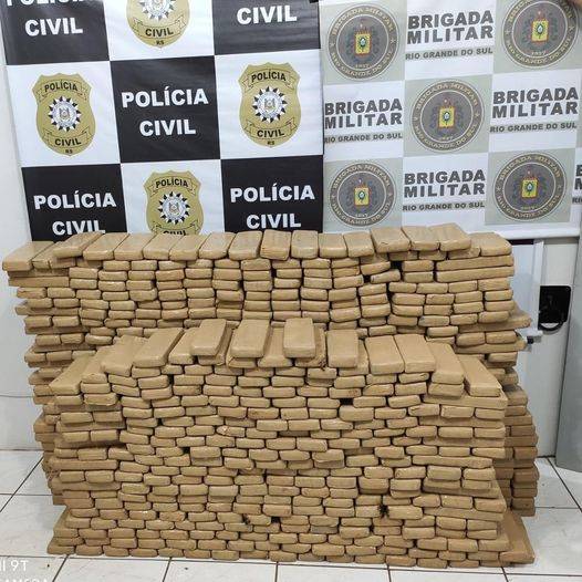 Um homem de 38 anos de idade foi preso por tráfico de drogas