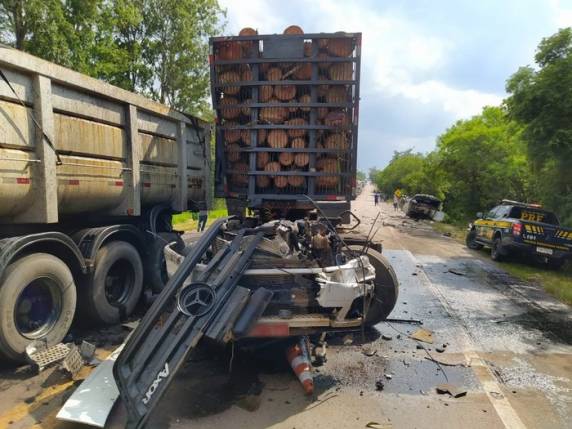 Fluxo de veículos está parcialmente bloqueado no km 144 da rodovia