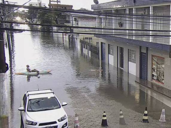 Grande Florianópolis e Oeste catarinense tiveram bairros afetados. Veja a previsão do tempo