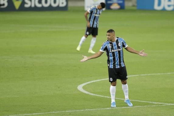 Tricolor gaúcho saiu na frente com Diego Souza, mas cedeu resultado no segundo tempo