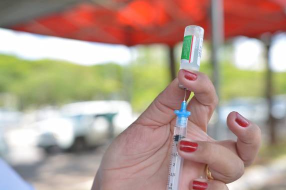 Denúncias feitas por parentes de idosos mostram falsa aplicação das doses