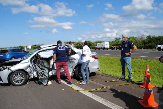 Peritos do IGP concluem serviço pericial em acidente na BR 101, a Freeway, em Osório - foto 4
