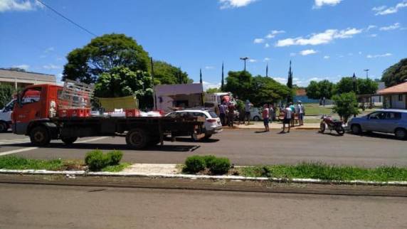 Caminhão colide contra açougue no Centro de Tiradentes do Sul - foto 3