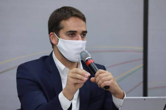 Governador anunciou que falta de leitos acionou "salvaguarda" responsável por colocar todo o território gaúcho em faixa de restrições máximas