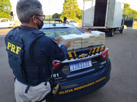 O prejuízo às organizações criminosas com a apreensão dessa quantidade de droga é avaliado em mais de 1 milhão de reais