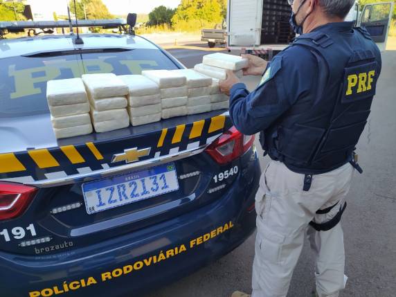 O prejuízo às organizações criminosas com a apreensão dessa quantidade de droga é avaliado em mais de 1 milhão de reais
