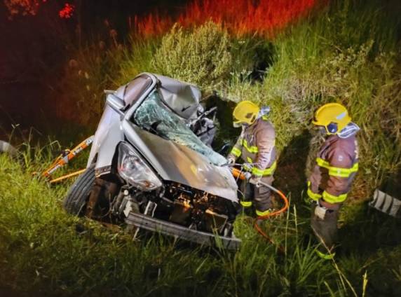 Colisão frontal ocorreu no final da noite de sábado no quilômetro 618,4 da rodovia