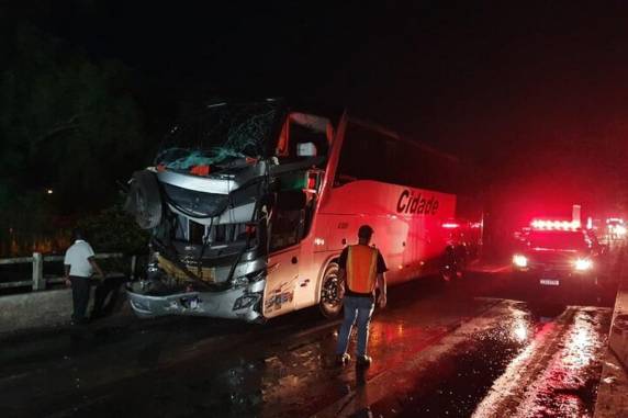 Acidente ocorreu no km 102 da rodovia, entre Porto Alegre e Eldorado do Sul