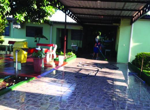 Moradores receberam a primeira dose da Coronavac no fim de janeiro. Dos 52 moradores do Lar São José, 21 contraíram a doença