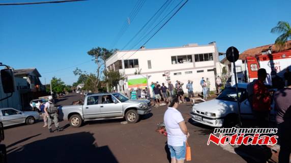 Acidente deixa três pessoas feridas no Centro de Três de Maio - foto 2