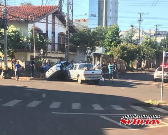Acidente deixa três pessoas feridas no Centro de Três de Maio - foto 4
