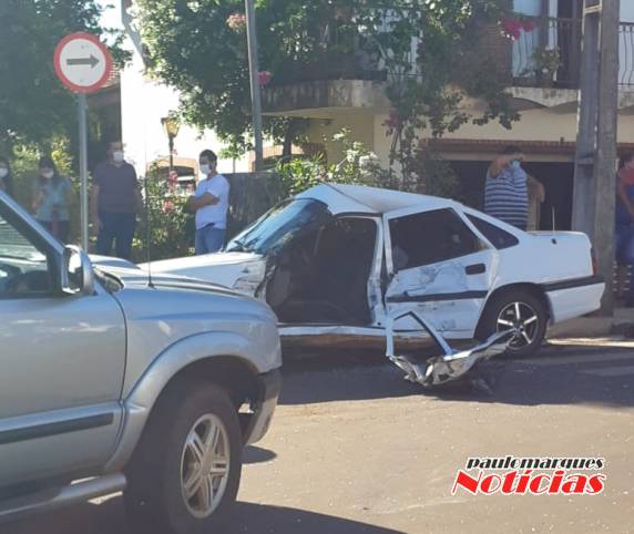 Acidente deixa três pessoas feridas no Centro de Três de Maio - foto 8