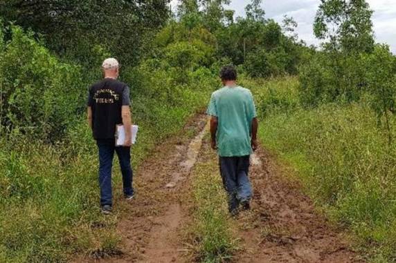 Trabalhador de carvoaria foi uma das sete pessoas encontradas por força-tarefa em jornadas superiores a 15 horas no Estado