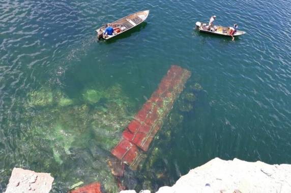 Caminhão com placas de Lajeado cai de ponte em São Paulo e motorista é resgatado por pescadores - foto 2