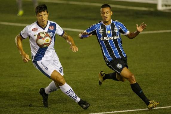 Meia tricolor Pedro Lucas marcou pela primeira vez como profissional para igualar o placar