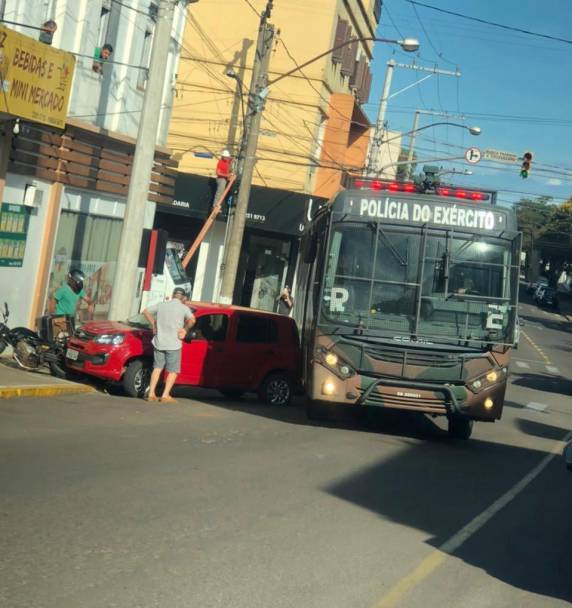 Do acidente, não resultaram feridos