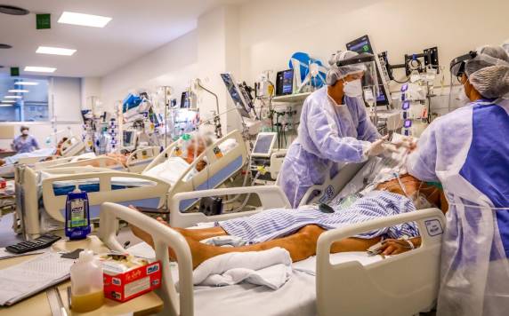 São 3.496 pacientes em 3.290 vagas. Dos internados em UTIs, 83% estão intubados