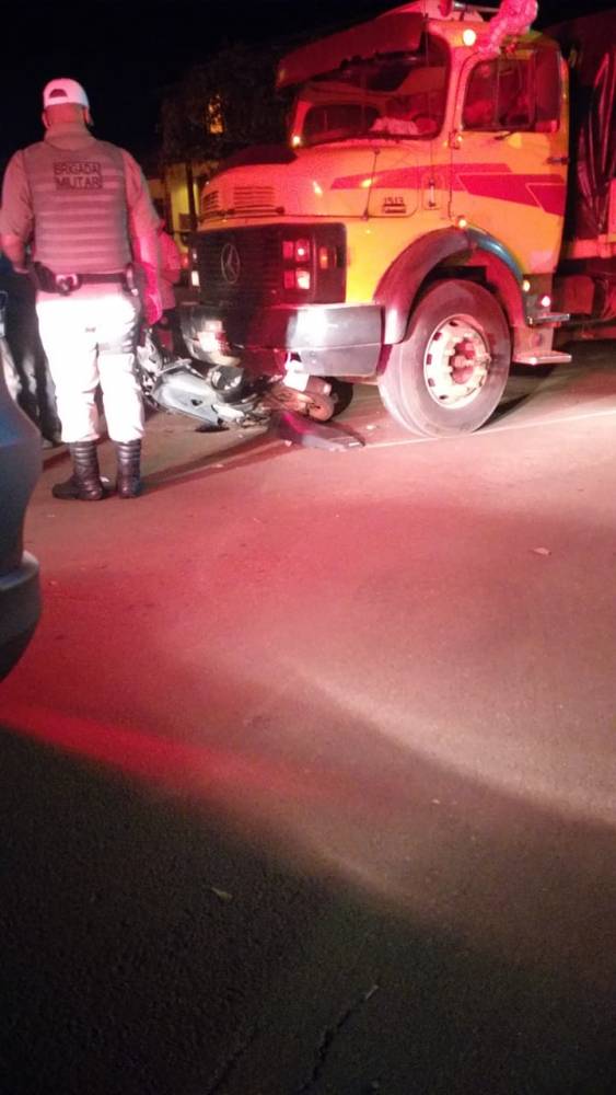 Mulher fica ferida em acidente entre moto e caminhão em Ijuí - foto 2