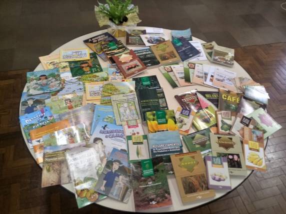 Livros serão destinados às escolas da rede municipal