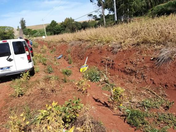 Acidente envolvendo veículo Santana na VRS-824 - foto 3