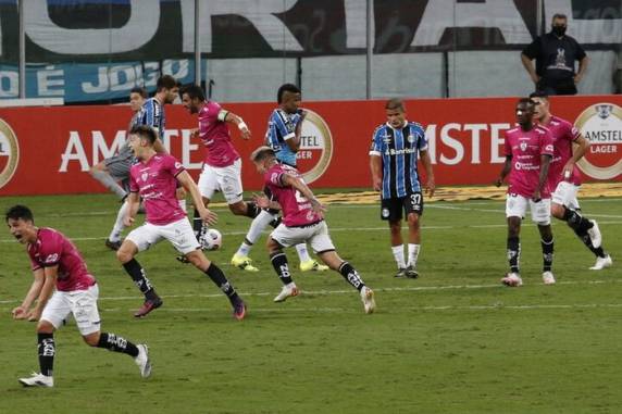 Tricolor saiu na frente, com Jean Pyerre, mas teve Maicon expulso e sofreu virada no segundo tempo e agora jogará a Copa Sul-Americana