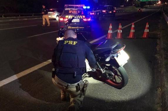 Quatro pessoas foram presas e mais de 20 motos apreendidas