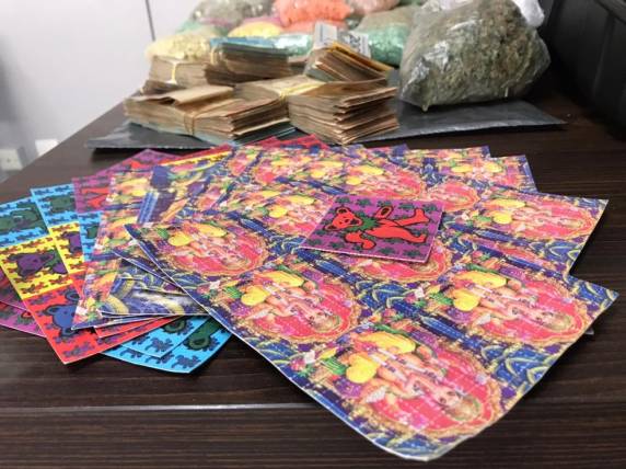 Venda para outros estados era feita por atacado usando serviço de envio de cargas, segundo a polícia. Laboratório ilegal foi localizado em Itajaí