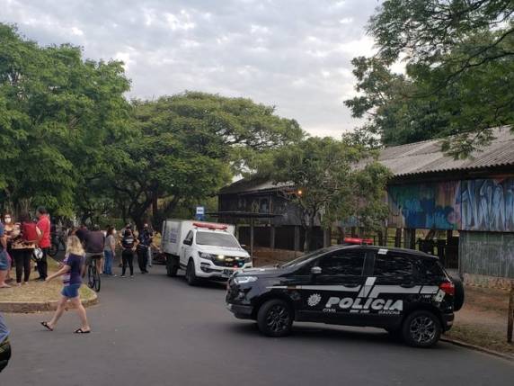 Suzete Scheffer, de 41 anos, estava em uma parada de ônibus, quando foi abordada por dois homens