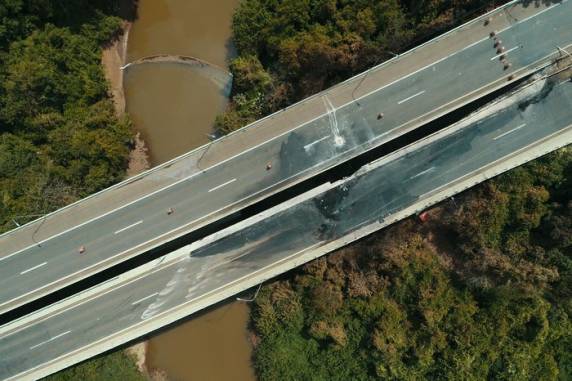 Tráfego na região apresenta alterações desde o dia 13 de março, quando um caminhão carregado com combustíveis explodiu sobre a ponte norte