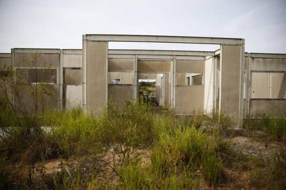 No país, são quase 9 mil projetos sem execução; problemas com repasses, dificuldades em contratos com construtoras e trocas de gestões estão entre os motivos que ajudam a explicar o cenário