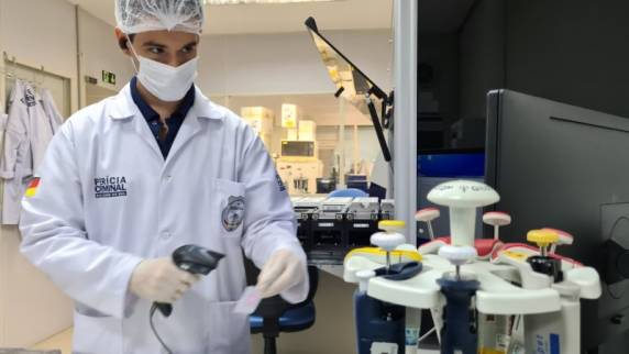 Análise do material permite identificar autoria de crimes